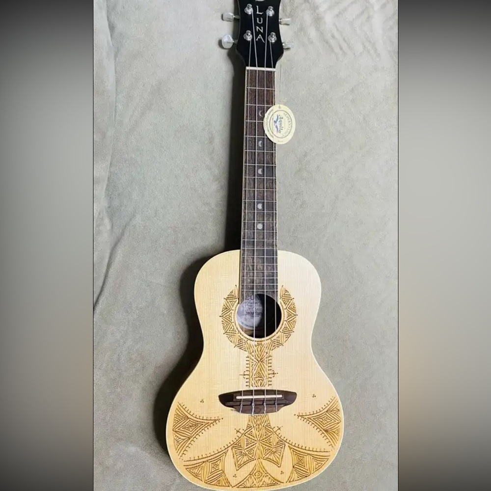 Luna Spruce Top Concert Ukulele